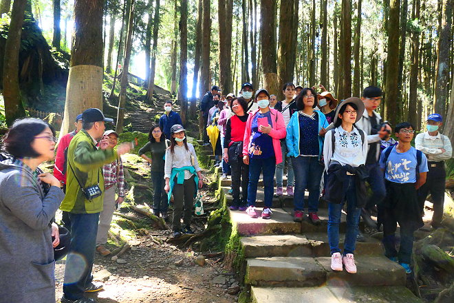 4.JPG - 阿里山森林遊樂區在地居民學習導覽解說