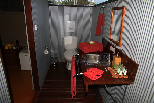 澳洲昆士蘭Jabiru Safari Lodge帳棚式住處通風良好的衛浴間-20141115-賴鵬智攝